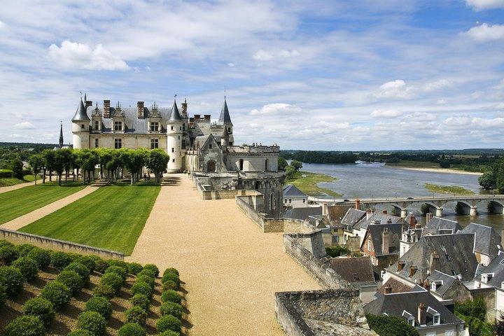 Visite du château et des vins de la Loire au départ de Paris avec dégustation et ramassage