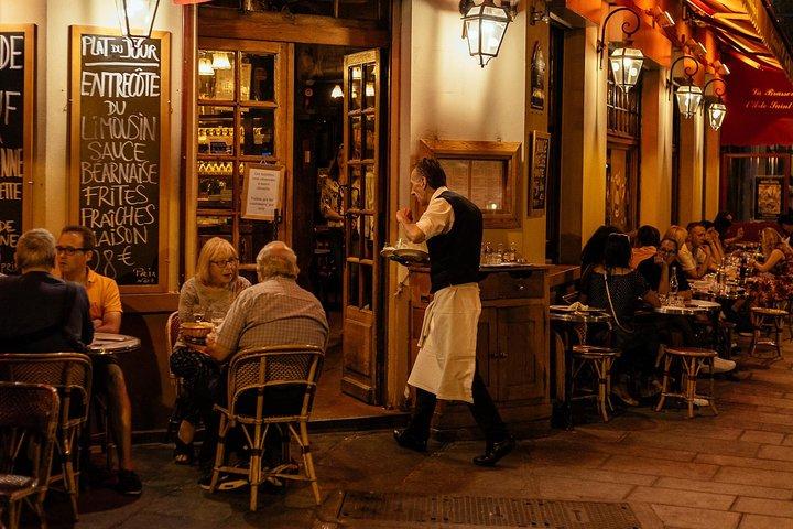 Une soirée magique à Paris avec des habitants : Visite privée de la ville