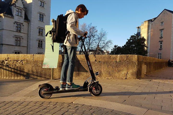 Tour de scooter électrique de 2 heures à Bordeaux