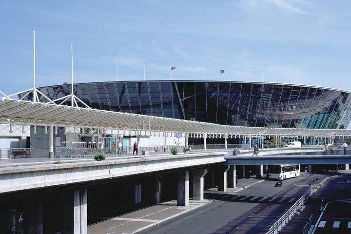 Transfert privé d'arrivée : Aéroport de Nice à Antibes 2026