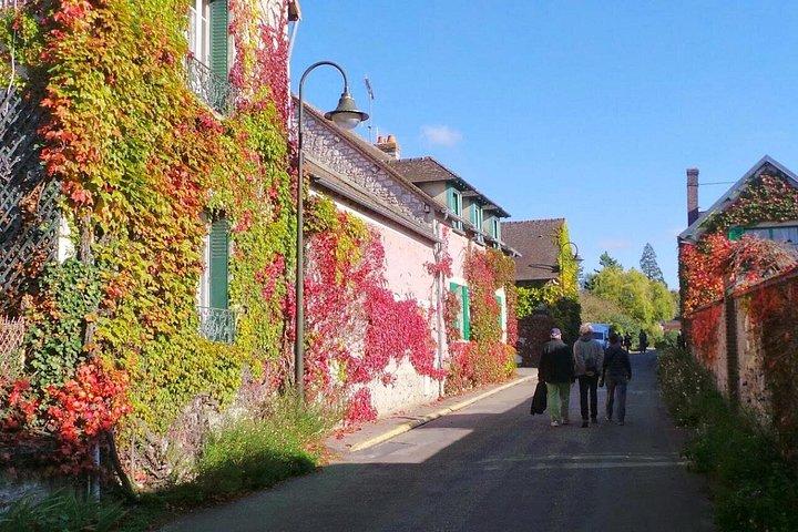 Excursion privée d’une journée à Giverny et Honfleur au départ de Paris
