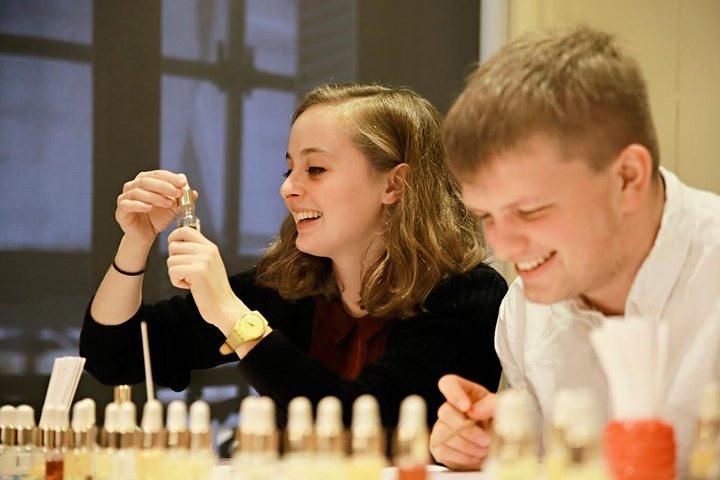 Atelier de création de parfum à Paris avec un parfumeur