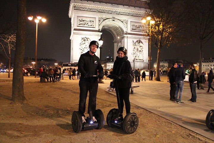 Paris by Night : Visite nocturne Segway exclusive avec un Guide local