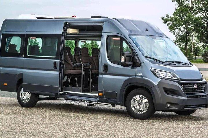 Excursion à terre en grand groupe à Villefranche avec un Minibus 15 places