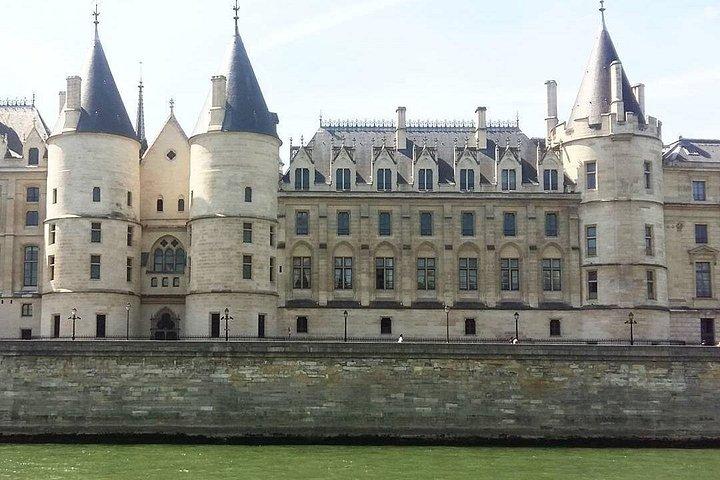 Balade privée de 2 heures à Notre-Dame et à l'île de la Cité à Paris