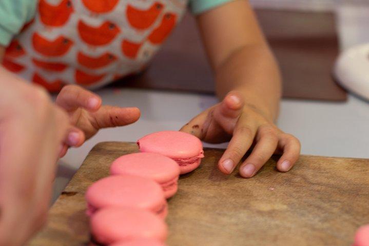 Enfants dans la cuisine - MaCaRoN