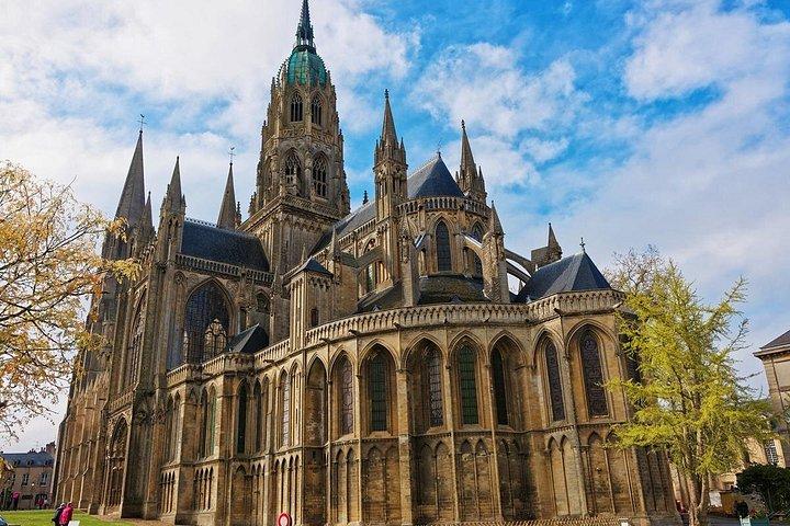 Transfert privé de Saint-Malo à Bayeux - Jusqu'à 7 personnes