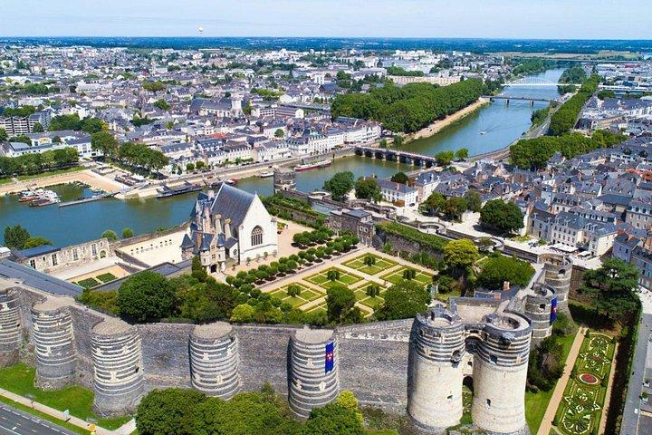 Transfert privé de Bayeux à Angers - Jusqu'à 7 personnes