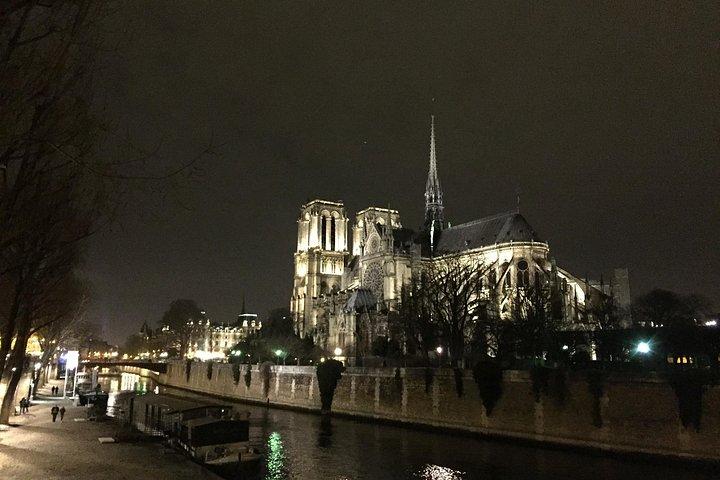 A City of Shadows : Dark Tales of Paris by Night