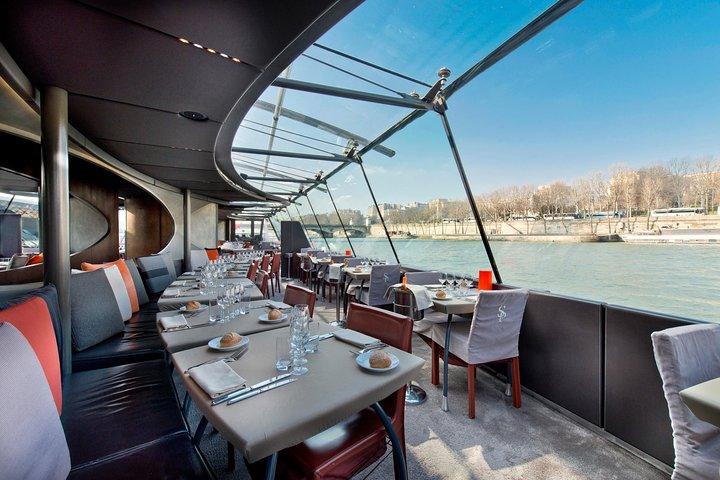 Déjeuner-croisière gourmet et touristique sur la Seine avec les Bateaux Parisiens