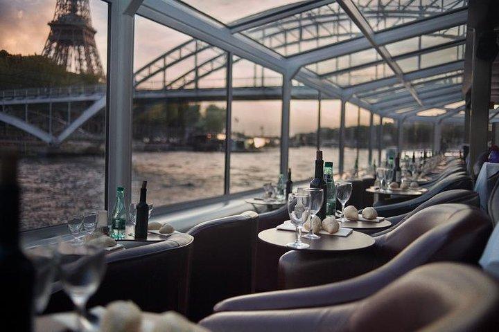 Paris en Scene 3 Course Dîner Croisière sur la Seine