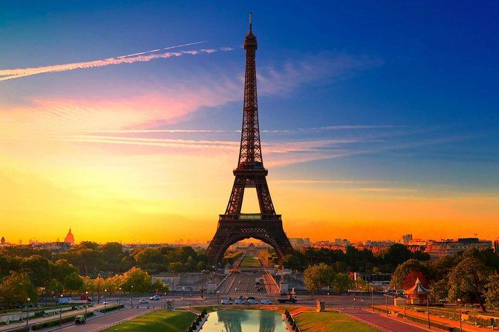 Ascenseur de la Tour Eiffel Accès réservé et Sommet et Croisière optionnels