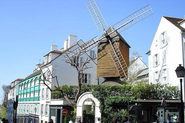Visite insolite de Montmartre à Pied et dégustation de vin local - 2H