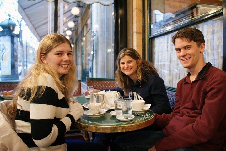 Cours de Français conversationnel à Paris au Famed Café de Flore