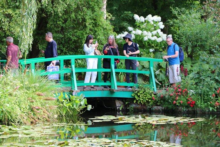 Giverny's House & Gardens plus Versailles Excursion d'une journée avec déjeuner au départ de Paris