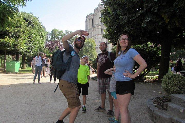 Visite privée à pied à Paris pour adolescents et famille