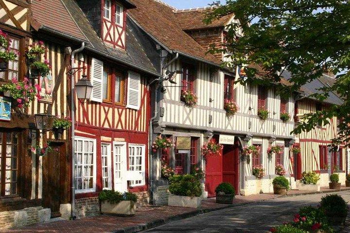 Tour gastronomique normand au départ de Paris: cidrerie, laiterie et villages typiques!