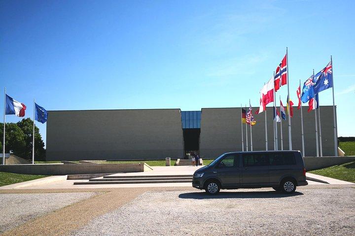 Voyage privé au départ de Paris pour visiter le Musée Mémorial de Caen à bord d'un Van (4/7 pax)