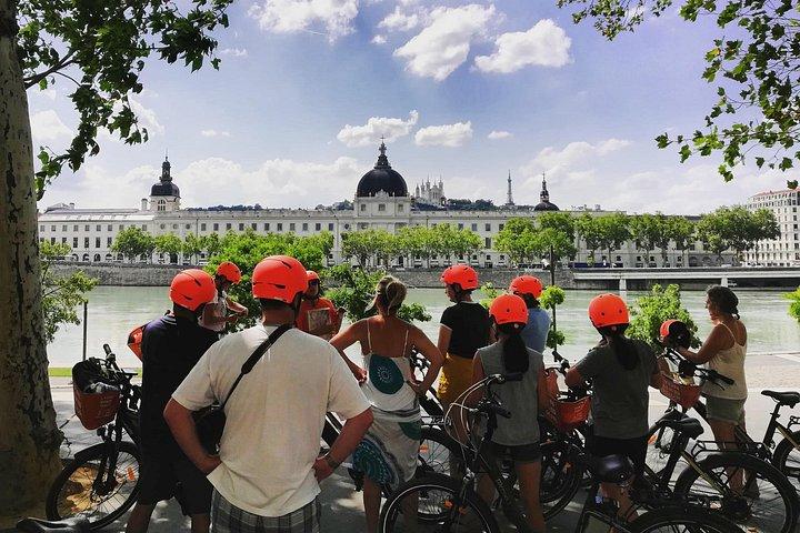 Expérience complète de 4h à Lyon : E-Bike, Food Tasting & Old Town Walk