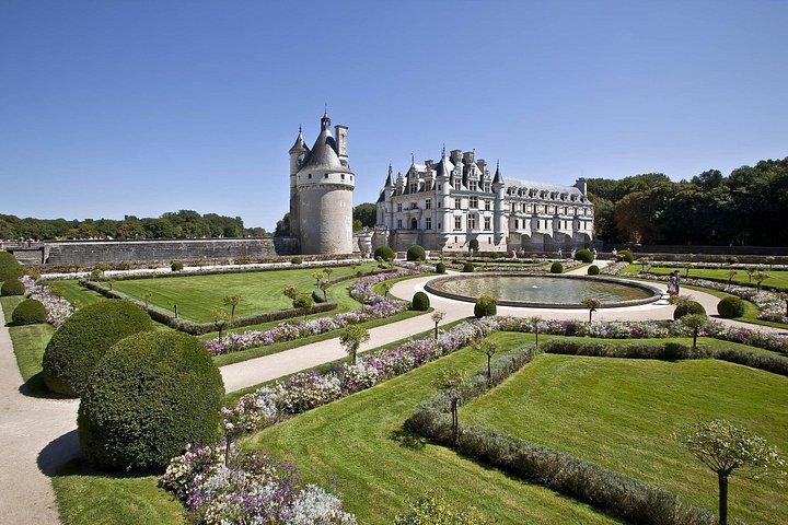 Châteaux de la Loire privés avec minibus