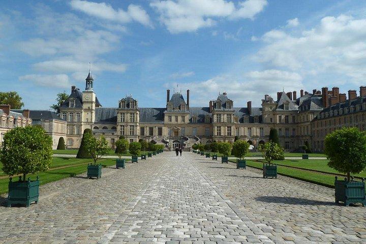 Transfert aller-retour à Fontainebleau et Vaux le Vicomte depuis Paris