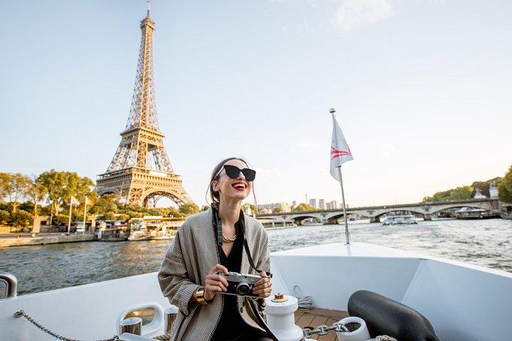 Croisière guidée sur la Seine Option Champagne par Vedettes de Paris