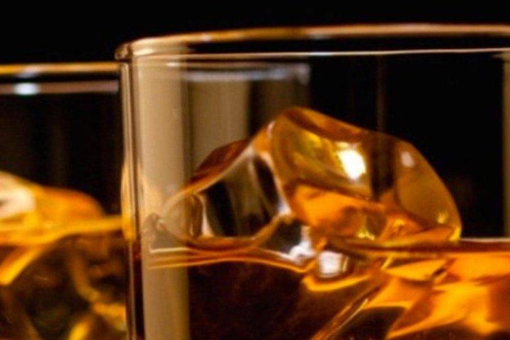 Dégustation du thé du whisky à travers un voyage autour du monde