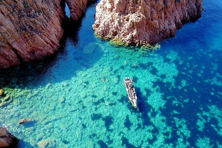 Visitez Scandola, les calanques de Piana en bateau