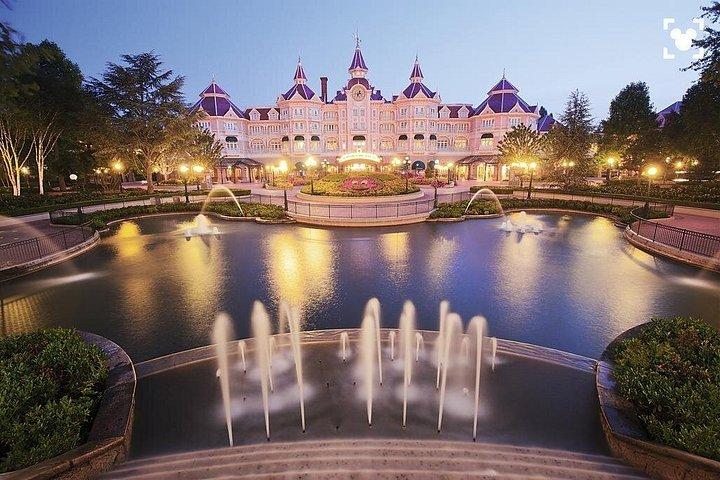 Private Transfer: Beauvais Airport to/from Paris or Disneyland