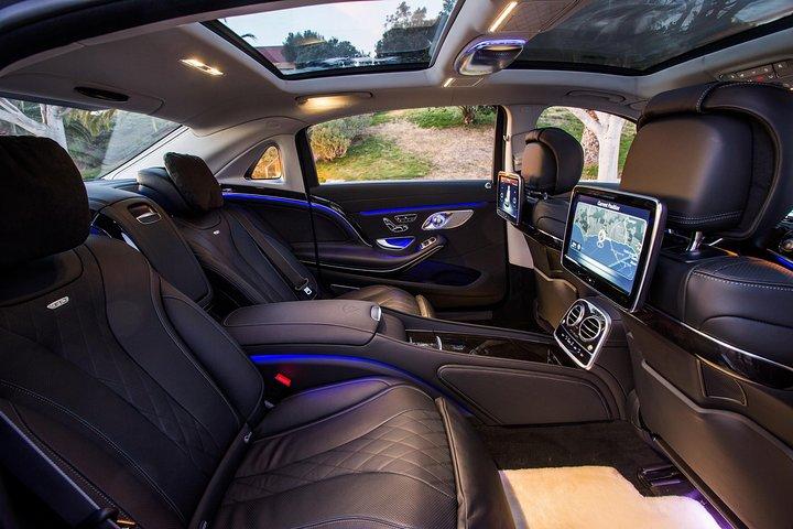 Voiture de luxe demi-journée avec chauffeur à disposition à Lyon