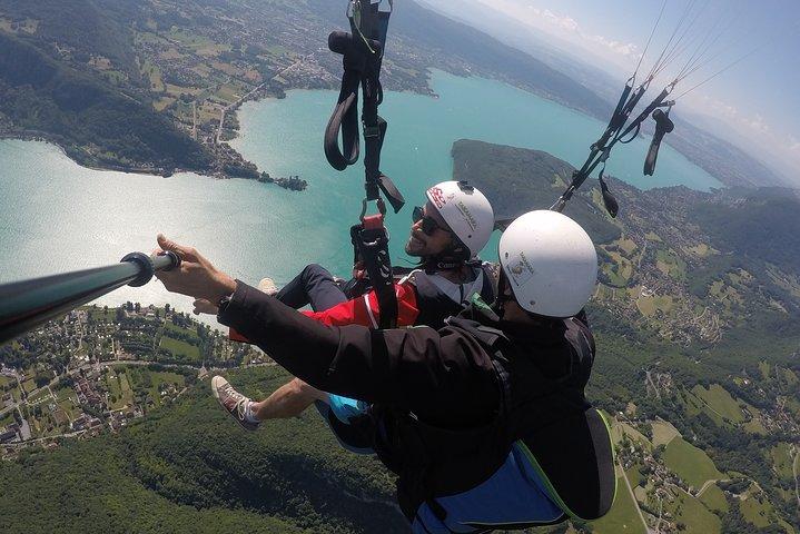 Vol en Parapente Performance au dessus du magnifique lac d'Annecy