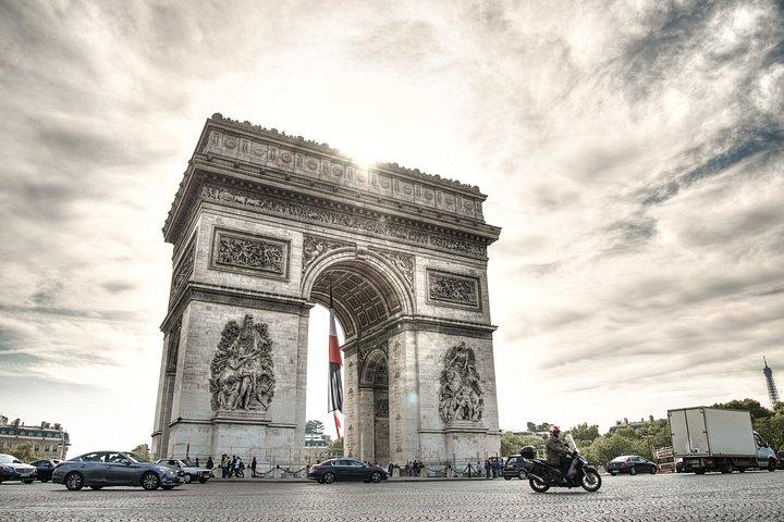Visite privée de Paris pour la première fois avec Notre-Dame, Montmartre et l'Arc de Triomphe