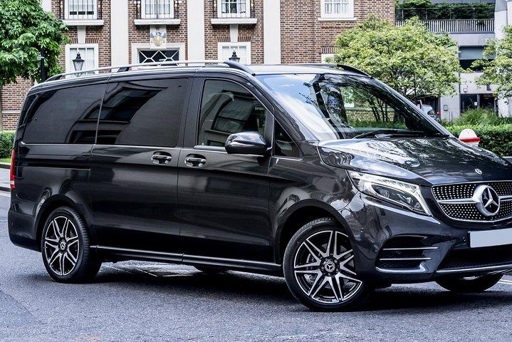 Transfert aller-retour : Paris à La Vallée Village en Luxury Van