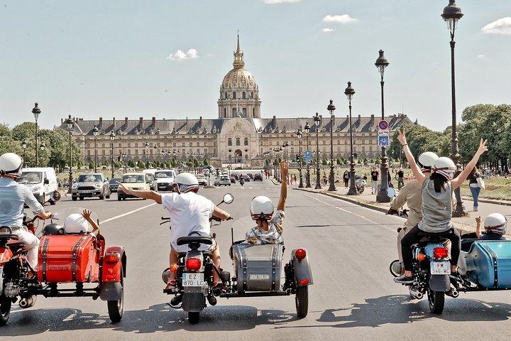 Tour de ville des temps forts de Paris sur une moto Sidecar vintage
