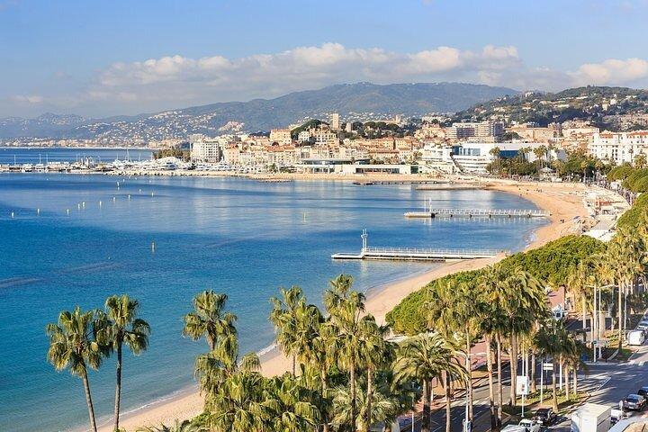 Cannes, Antibes et St-Paul-DE-Vence Journée complète au départ de Villefranche Visite en petit groupe