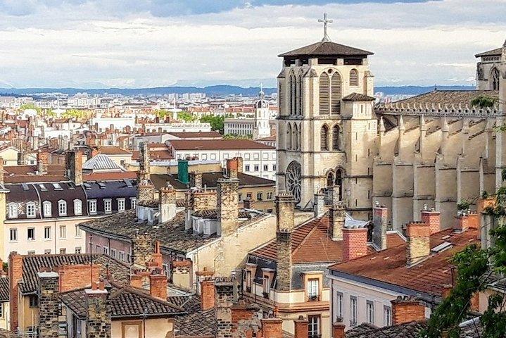 Les incontournables de Lyon et ses secrets (visite à pied en petit groupe). Ce tour est en anglais, si vous souhaitez un tour en français, merci de nous contacter pour voir nos disponibilités au 0644760246.