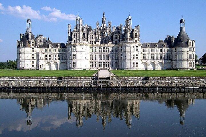 Excursion d'une journée : Paris aux châteaux de la Loire - (champagne à bord)