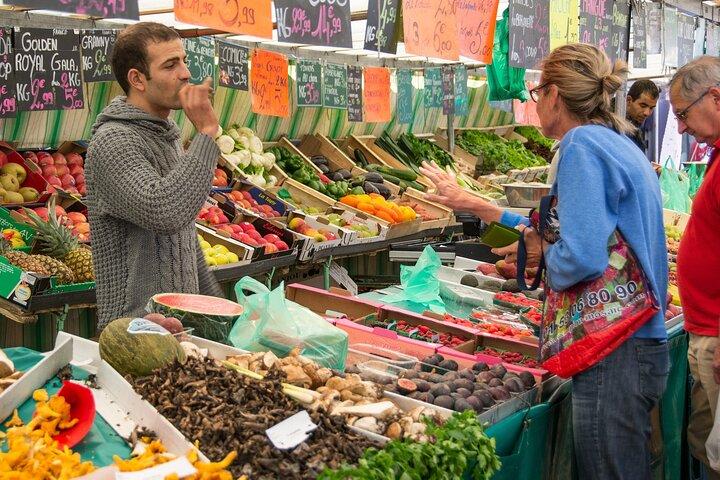 Visite à pied du Marché d’Aligre de Paris avec dégustation de chocolat et de fromage