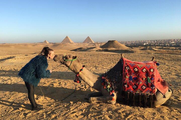 Balade à dos de chameau aux pyramides de Gizeh au lever ou au coucher du soleil