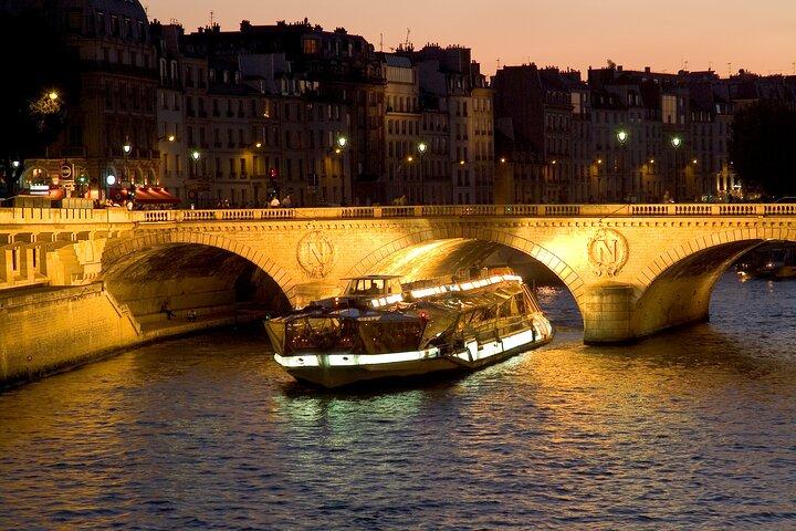 Bateaux Mouches® Dîner-croisière spécial réveillon à Paris