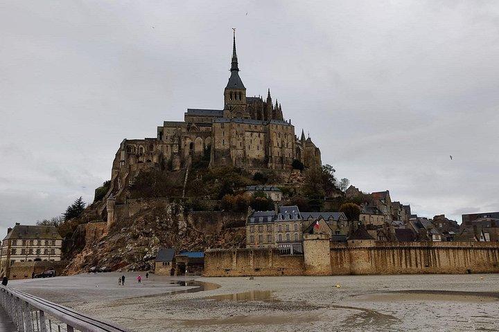 Visite privée VIP du Mont Saint Michel avec champagne au départ de Paris
