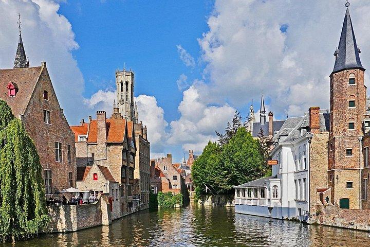 Visite privée de 10 dégustations de Bruges au départ de Paris en minibus