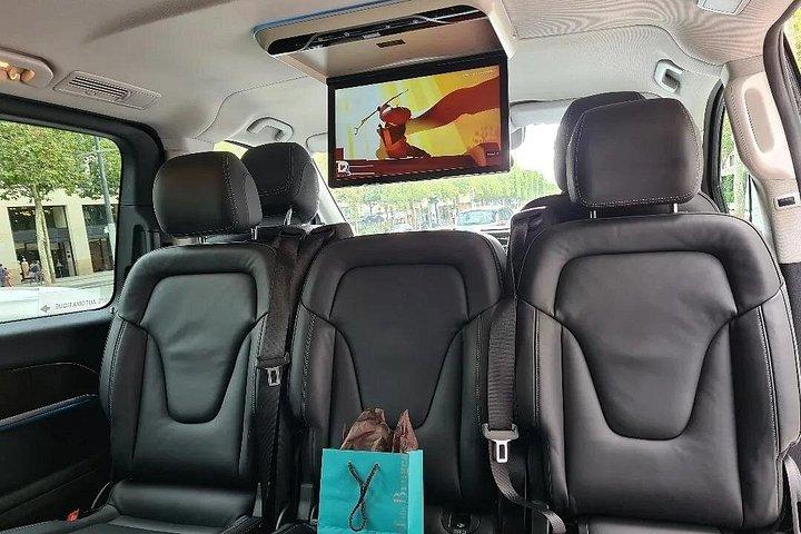 Transfert Privé de l'Aéroport CDG/ORLY/LBG vers Disneyland (Van 7 Pax)