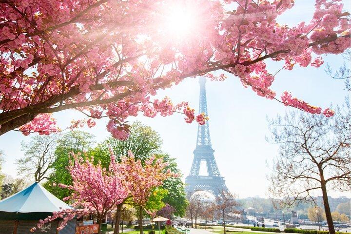 Vivre, rire, aimer le long de la Seine: Visite romantique autonome