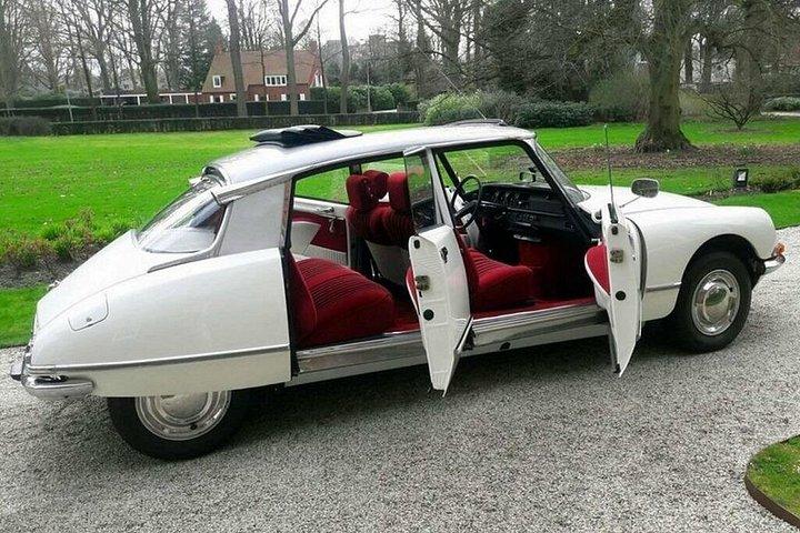 Vintage Car Paris Tour Citroën DS with open roof Paris City Tour