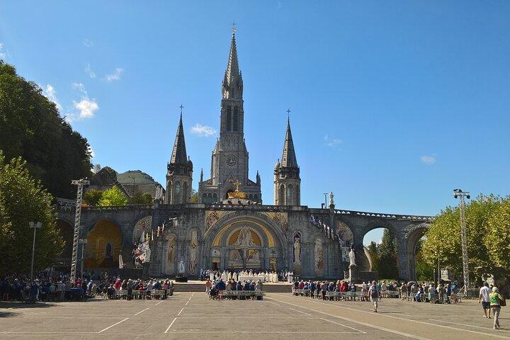 Visites guidées privées de Lourdes à pied.