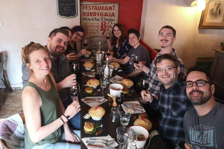 Visite gastronomique et historique dans la vieille ville de Bordeaux avec un guide local
