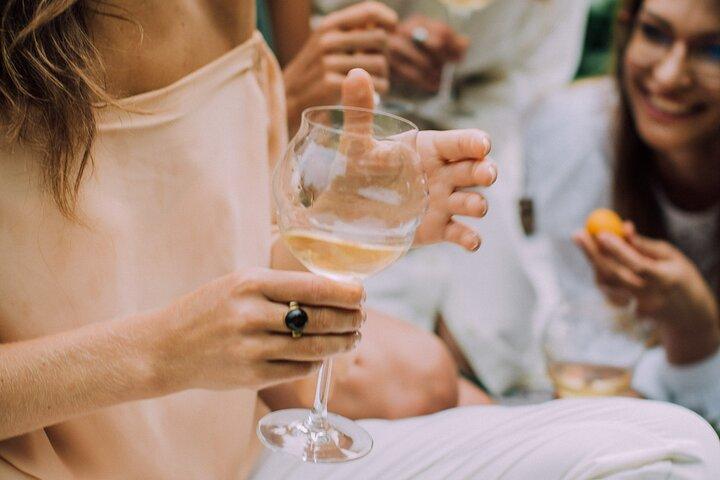 Vivez un pique-nique français décadent avec accord mets et vins à Paris