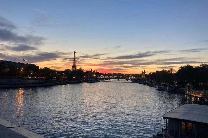 Découvrez Paris en une journée avec un guide local privé et sympathique