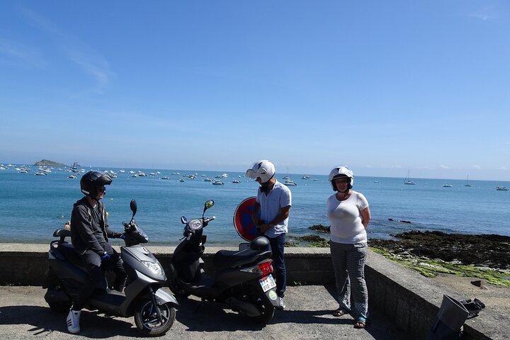 Balade Privée de 5-Heure en Scooter Électrique depuis Cancale